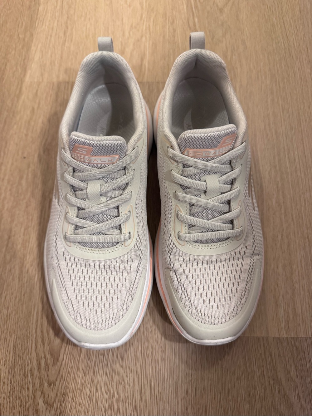 Skechers Women sneaker GO WALK Arch Fit 2.0 Cassy size 7 Color: Natural Peach